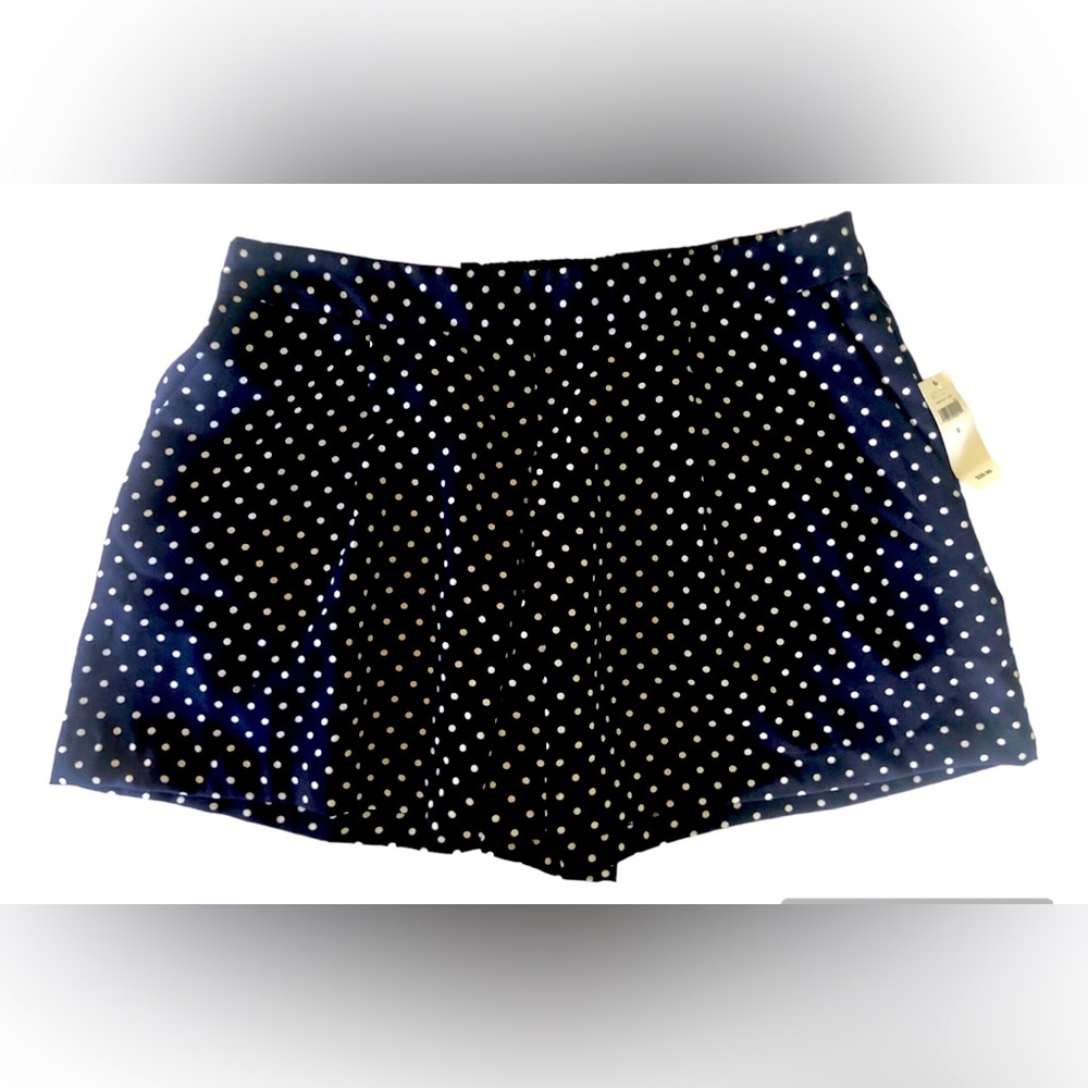NWT Gap Women’s Navy and White Polka Dot Shorts